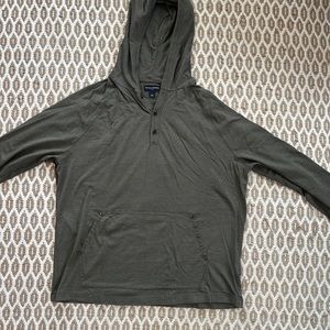 Men’s lightweight hooded sweater Banana Republic forest green.